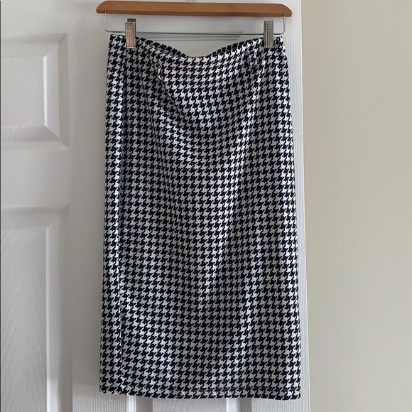White/Black Skirt - Picture 1 of 2